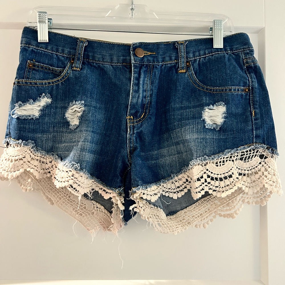 Jean shorts with lace